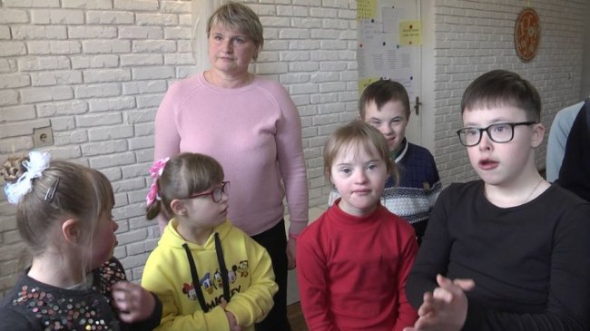 Реабілітація сценою: у Луцьку третій рік працює театр-студія для сонячних дітей. ВІДЕО 