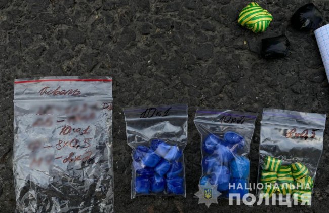 Поблизу Ковеля поліцейські затримали автомобіль зі зброєю та наркотиками. ФОТО