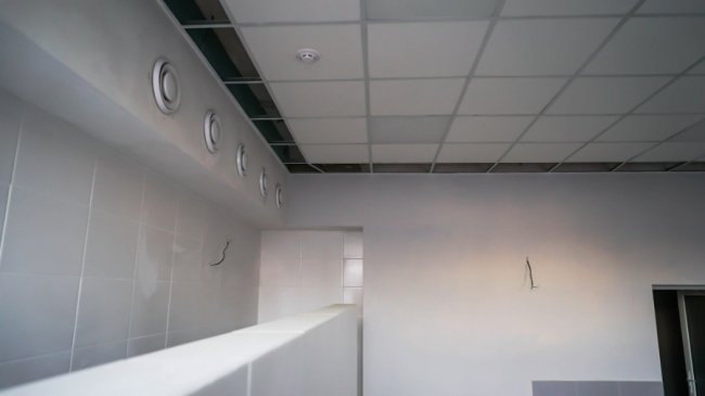 Показали, як ремонтують приймальне відділення волинської обласної лікарні. ФОТО