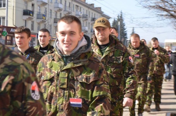 У Луцьку «Правий сектор» вшанував Шевченка ходою. ФОТО