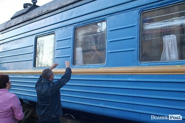 У Луцьку попрощалися з потягом Ковель - Чернівці. ФОТО