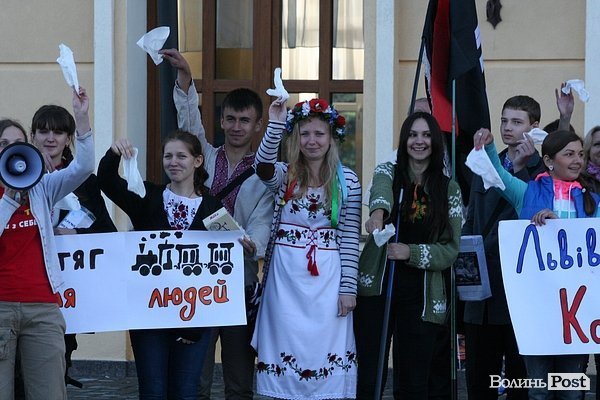 У Луцьку попрощалися з потягом Ковель - Чернівці. ФОТО