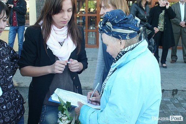 У Луцьку попрощалися з потягом Ковель - Чернівці. ФОТО