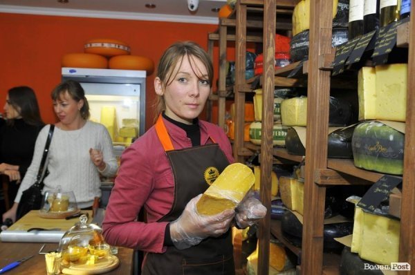 У Луцьку відкрили новий магазин «Сирне королівство»*