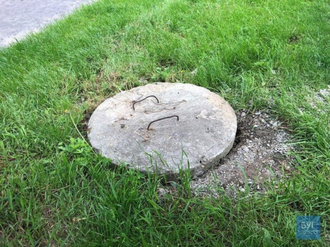 В місті на Волині взялись за впорядкування каналізаційних люків. ФОТО