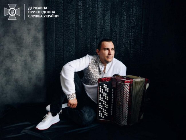 Грав на весіллях, а зараз воює з росіянами: музикант з Волині став прикордонником