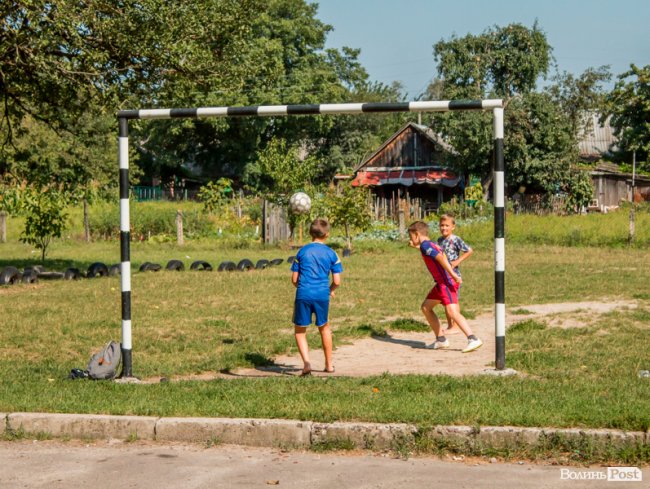 «Хто живе на ЛПЗ, тому у житті везе»: день на луцькому районі контрастів. ФОТО
