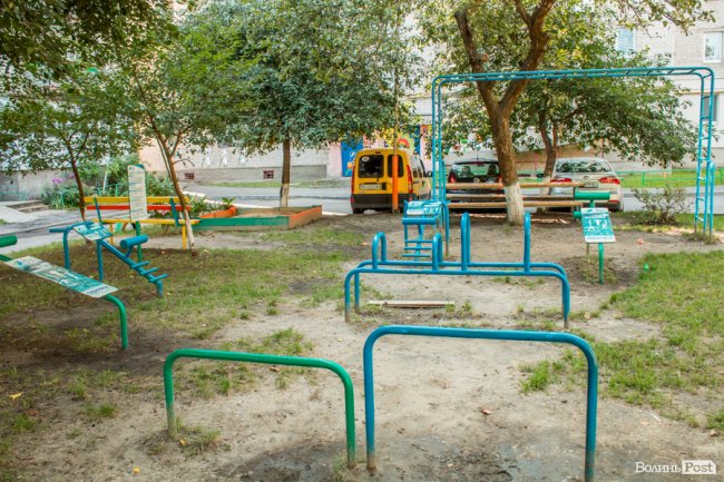 «Хто живе на ЛПЗ, тому у житті везе»: день на луцькому районі контрастів. ФОТО