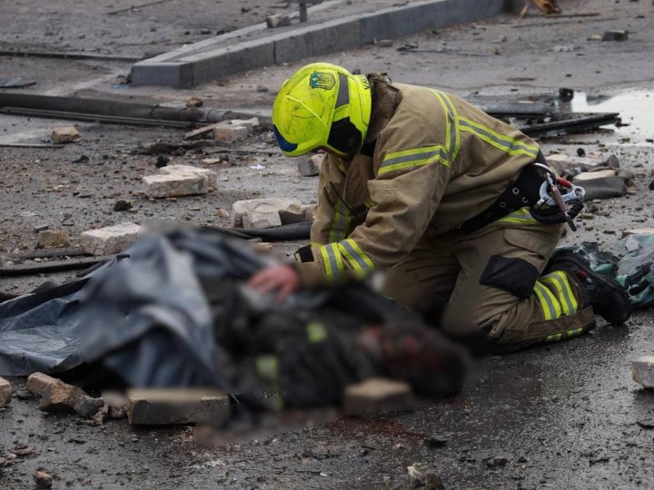 У Києві під ворожими обстрілами загинуло троє рятувальників: вони приїхали на допомогу людям