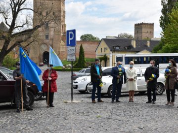 На Замковій площі у Луцьку вшанували пам’ять жертв геноциду кримськотатарського народу