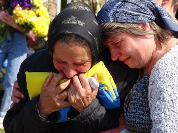 Мати втратила єдиного сина: на Волині попрощалися із Героєм  Юрієм Строчиком