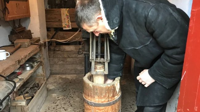 Сама товче кутю: на Волині родина зберігає механізовану ступу