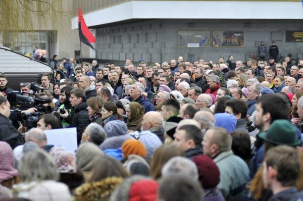 Антивоєнне віче в Луцьку: обличчя майдану. ФОТО