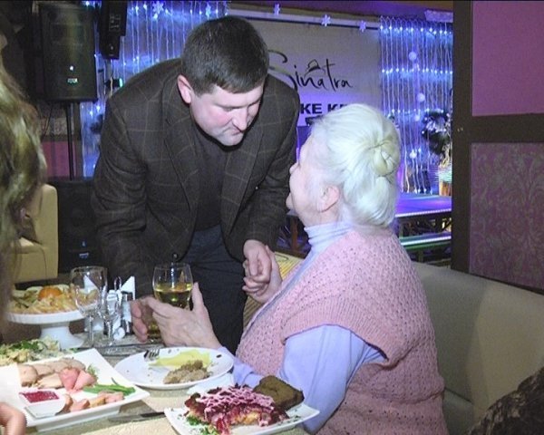 Олександр Лазорко привітав ветеранів з Днем визволення Луцька. ФОТО *