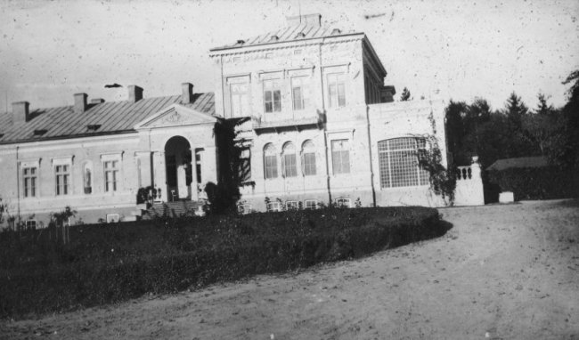 Головна будівля маєтку в Довгошиях, 1915-1917 рр.