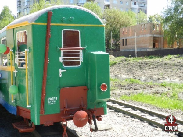 У Луцьку запрацювала дитяча залізниця. ФОТО