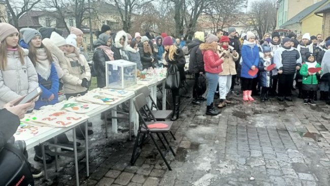 У Луцьку на благодійному ярмарку збирали кошти на лікування дворічного хлопчика.ВІДЕО