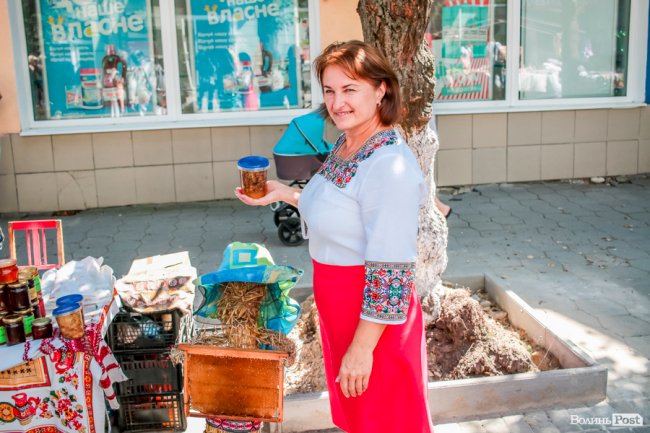 Народні розваги і море людей: в центрі Луцька «гуляє» етнофестиваль. ФОТО 