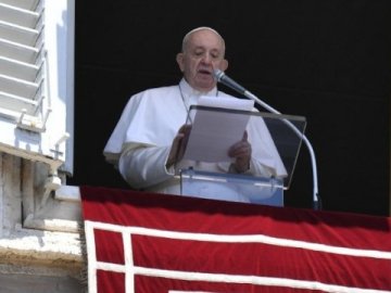 Папа Римський закликав світ приймати афганців, які тікають від влади талібів