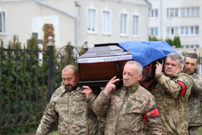 У Луцьку попрощалися з Героєм Іваном Литвинчуком, який загинув у жовтні 2024-го