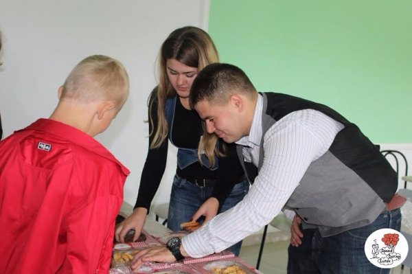 На Волині громадські активісти провели сеанс арт-терапії для дітей. ФОТО