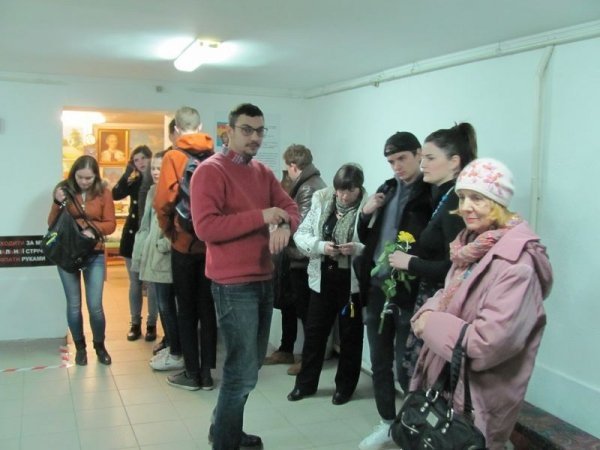 Інсталяція в Луцьку: бруківка «перекочувала» з Майдану до митців. ФОТО