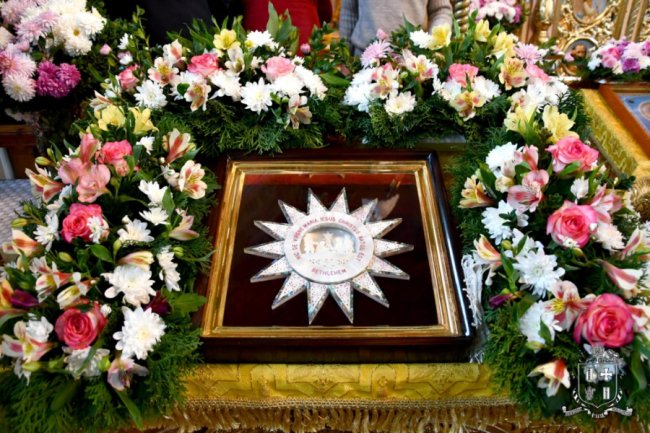 Килим з квітів та грамоти: очільник УПЦ (МП) Нафанаїл відслужив у волинському храмі. ФОТО