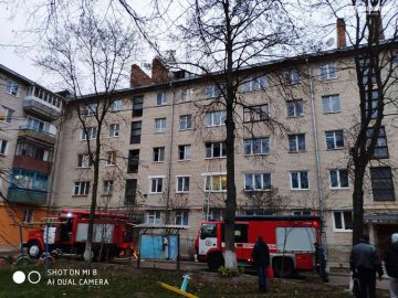 У Луцьку сталася пожежа у житловому будинку: є постраждалі. ФОТО. ВІДЕО