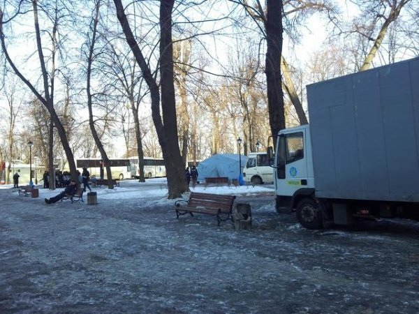 Силовики на Грушевського: важка техніка, свої «стіна координат» та кіноекран. ФОТО 