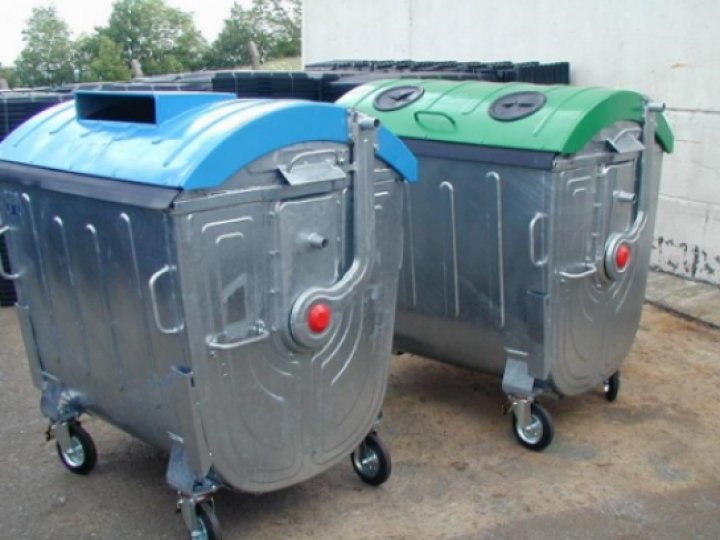 На баланс "Луцьспецкомунтрансу" передали 58 контейнерів для збору твердих побутових відходів