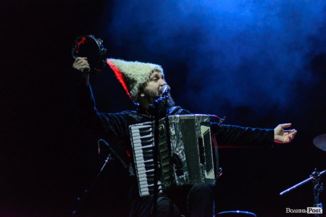 Гурт «ДахаБраха» влаштував видовищне шоу у Луцьку. ФОТОРЕПОРТАЖ 