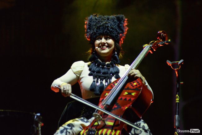 Гурт «ДахаБраха» влаштував видовищне шоу у Луцьку. ФОТОРЕПОРТАЖ 