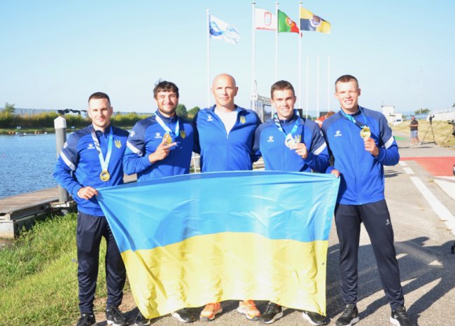 Українські каноїсти стали чемпіонами світу та відмовилися фотографуватися з росіянами. ФОТО