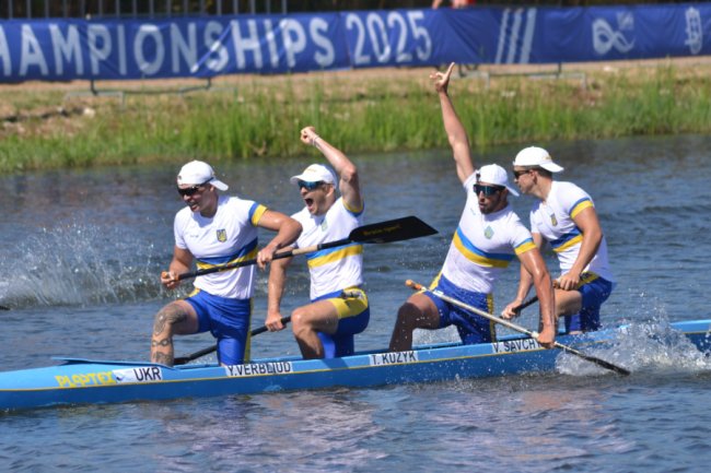 Українські каноїсти стали чемпіонами світу та відмовилися фотографуватися з росіянами. ФОТО