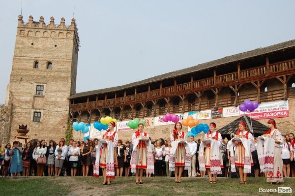 У замку Любарта вітали «ліпших з ліпших» студентів. ФОТО