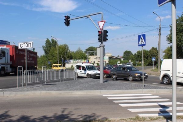 У Луцьку - новий світлофор, аналогів якому в Україні немає. ФОТО