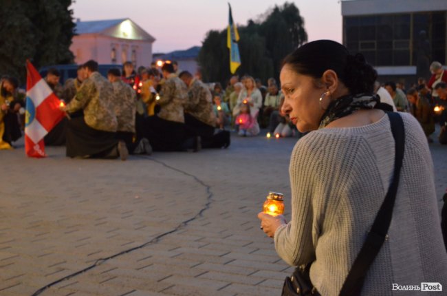Пам’ять, яка житиме вічно: у Луцьку вшанували загиблих під Іловайськом. ФОТО