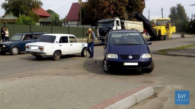 На Волині «жигуль» «врізався» в авто з дитиною