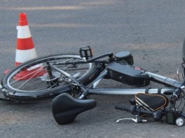 У Луцьку жінка на Mazda збила велосипедиста