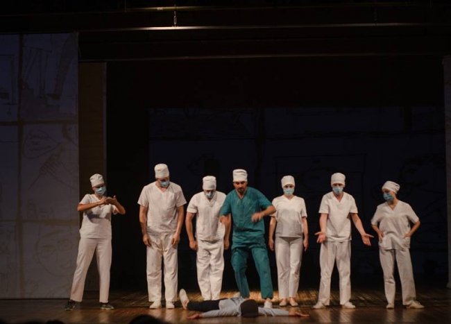 Під час благодійної вистави у Луцьку зібрали понад 20 тисяч гривень