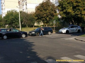 У Луцьку на «зебрі» зіткнулись дві автівки