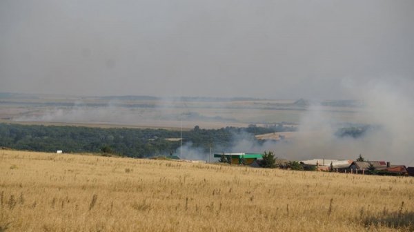 Стрілянина, вибухи, дим. Фото з передової