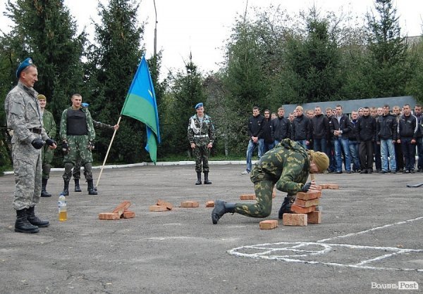 Як волинських юнаків проводжали в армію. ФОТО