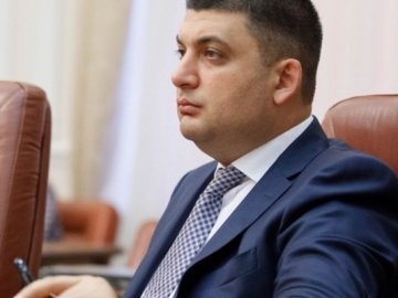 Гройсман каже, що не мав "морального права" голосувати за відставку Яценюка