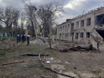 Росіяни обстріляли ракетами спальний район Миколаєва, під завалами є люди, – Замазєєва