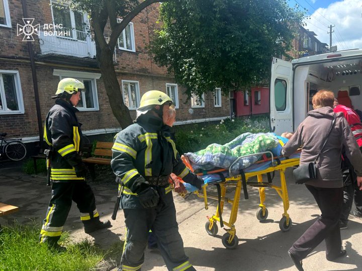 На Волині жінка впала у підвал: викликали рятувальників