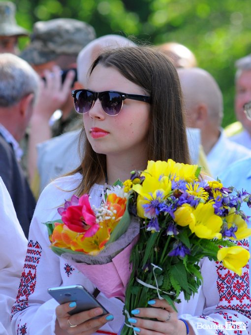 З маками і трояндами: у Луцьку відзначили річницю перемоги над нацизмом. ФОТО