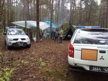Волинські рятувальники розміновують ліс. ФОТО