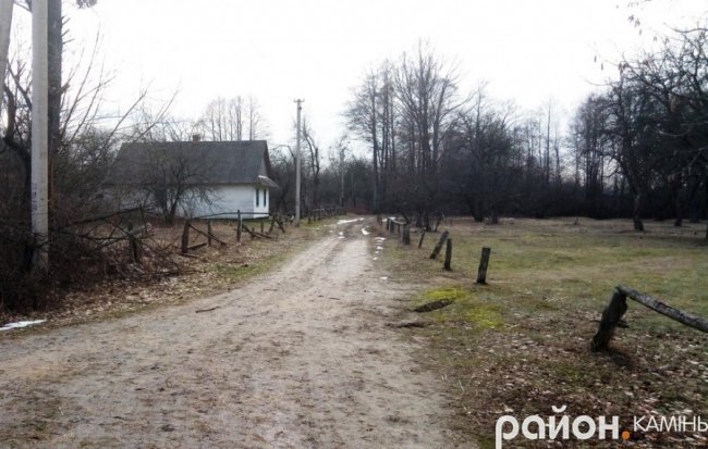 Волинська глибинка: лікуватися селяни ходять «через 3 мости»