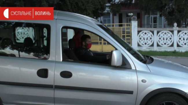 Сигнал вдячності: луцькі автомобілісти підтримали медиків. ФОТО